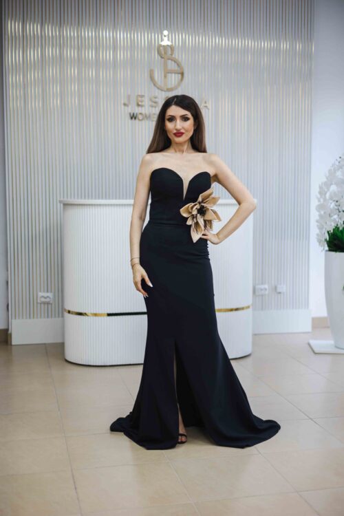 Rochie neagră cu floare detașabilă